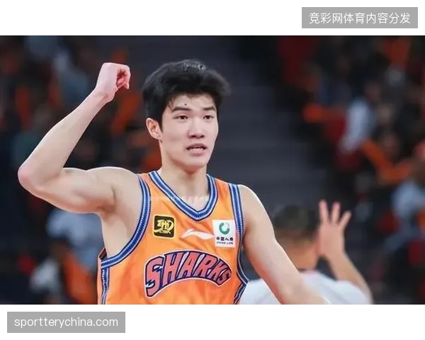 上海男篮凭借场均100.1分的联盟最强火力登顶,团队三分命中率高达39.3% 上海男篮凭借场均100.1分的联盟最强火力登顶,团队三分命中率高达39.3%